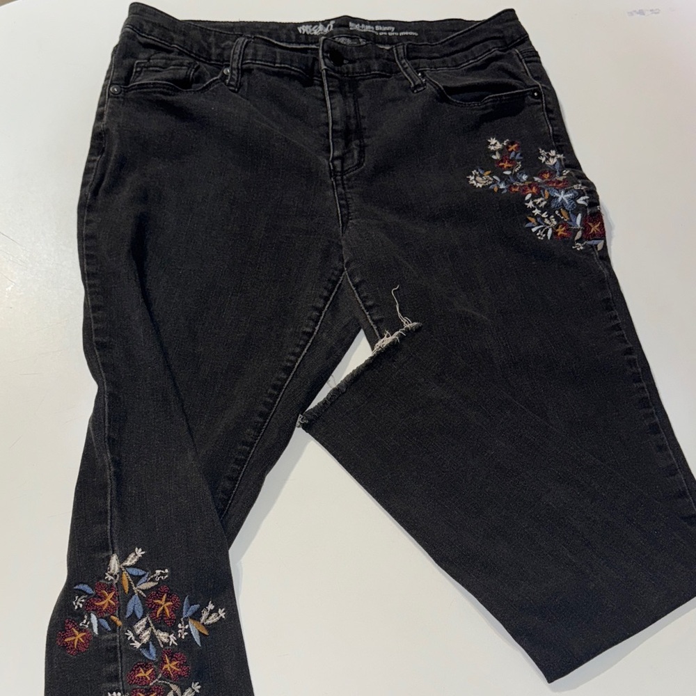 Mossimo Supply Co. Black Embroidered Ankle Jeans‎